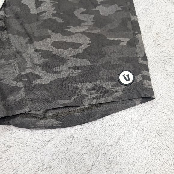Vuori Shorts Mens M Black Camo Watercolor Kore Unlined Train Casual 7.5” - Picture 3 of 7